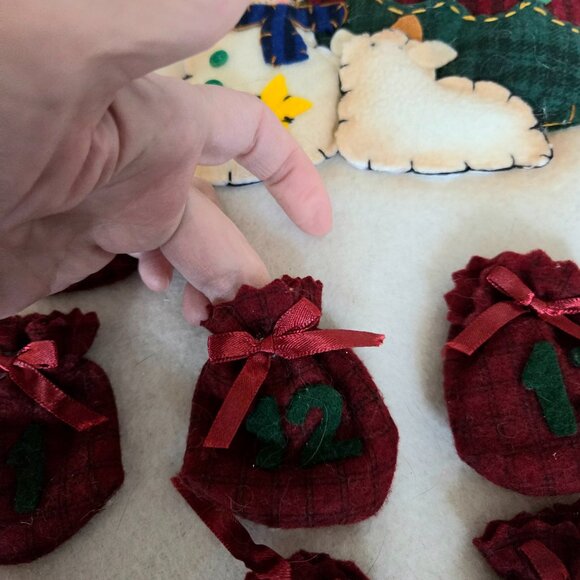 Fabric hand made Christmas wall advent count down calendar. - Picture 5 of 6